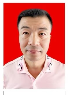 何群山个人证件照.jpg